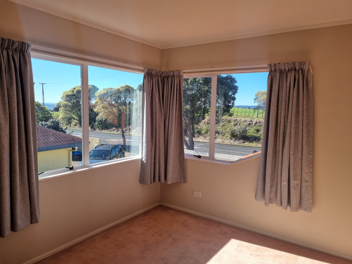 HOWICK - Spacious Home over 300sqm Floor Area photo