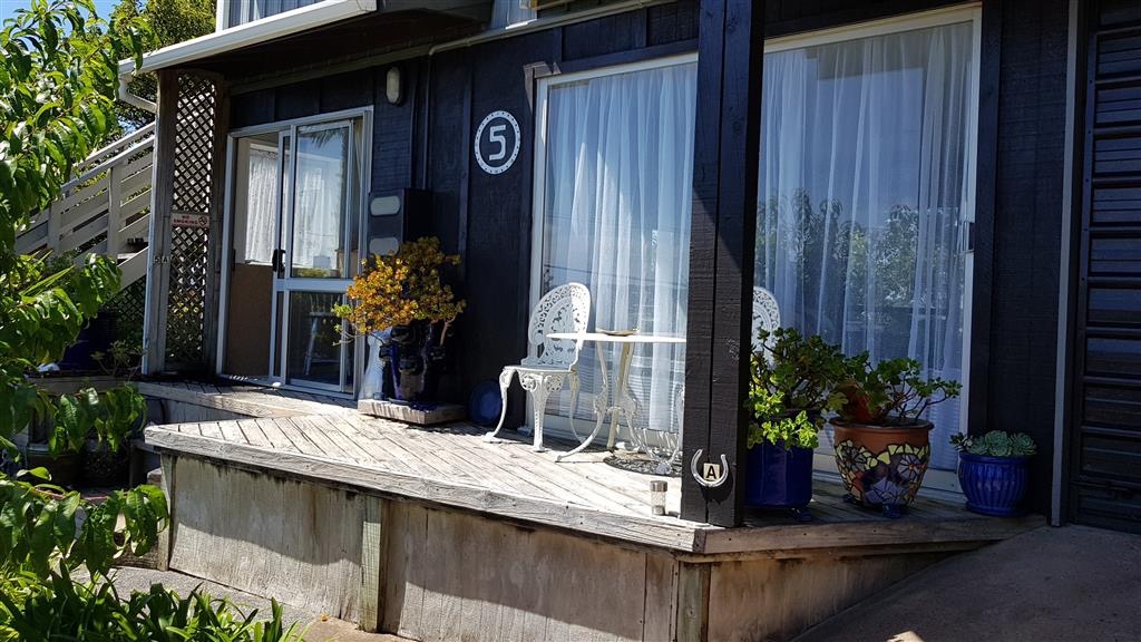 Fully furnished 1 bedroom unit in Oneroa photo
