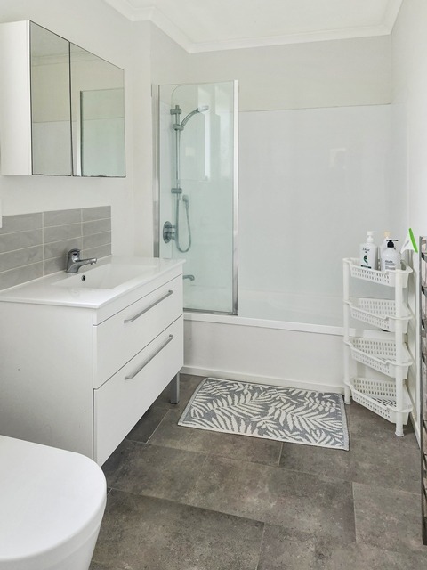 Mt Eden - Modern Townhouse - 5 Bedrooms and 4 Carparks photo