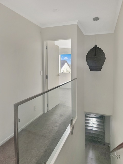 Mt Eden - Modern Townhouse - 5 Bedrooms and 4 Carparks photo