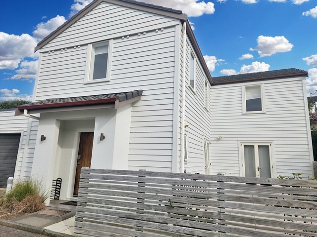Mt Eden - Modern Townhouse - 5 Bedrooms and 4 Carparks photo