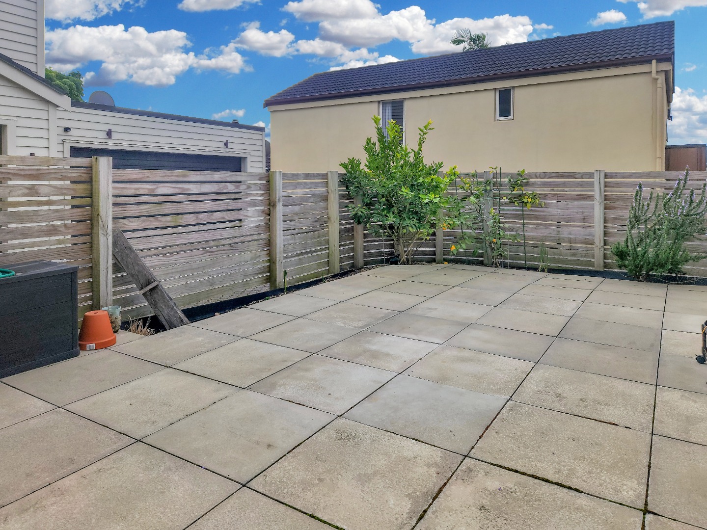 Mt Eden - Modern Townhouse - 5 Bedrooms and 4 Carparks photo