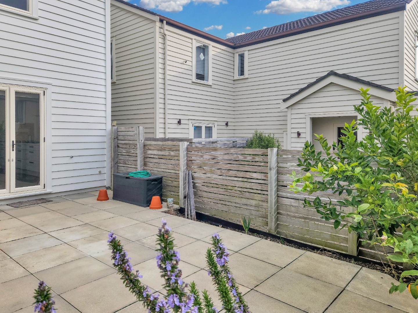 Mt Eden - Modern Townhouse - 5 Bedrooms and 4 Carparks photo