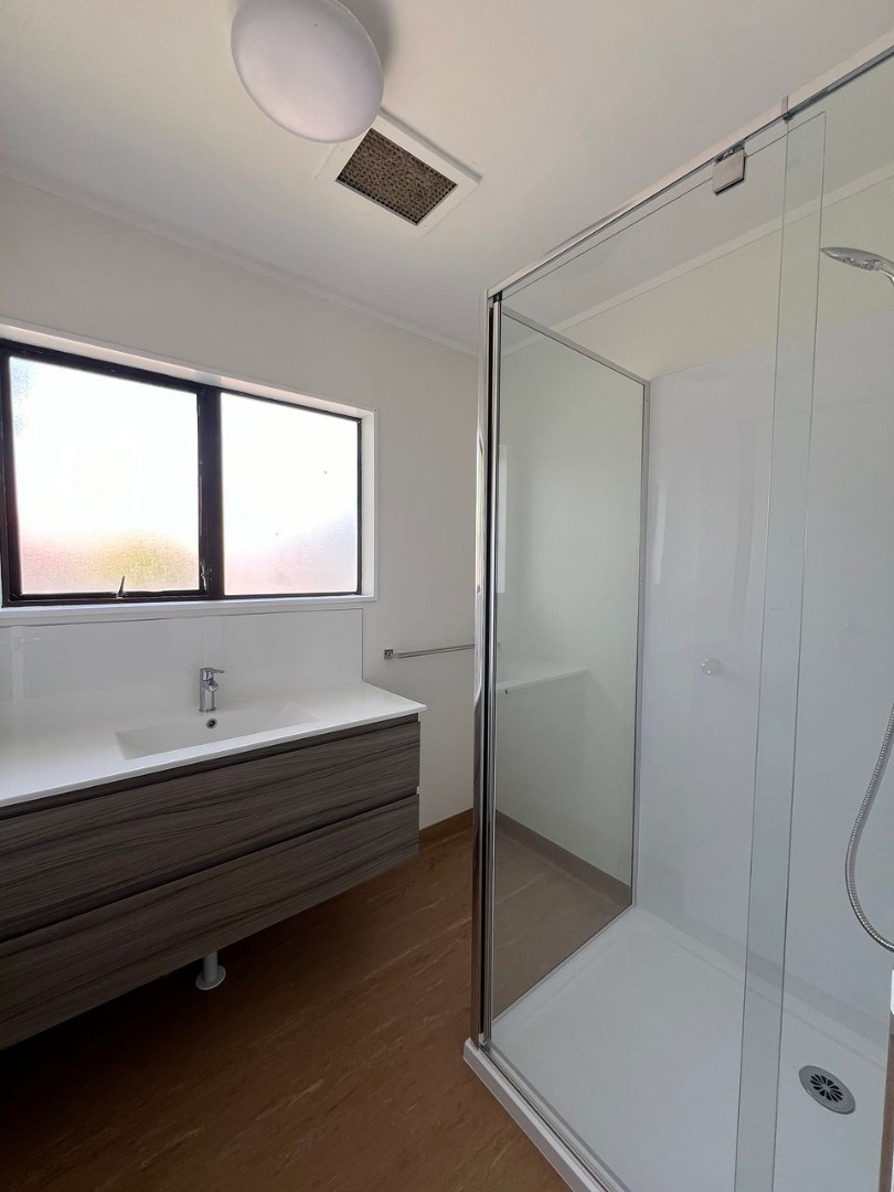 Sunny & Renovated 2-Bedroom Home – Private Backyard in Papakura photo