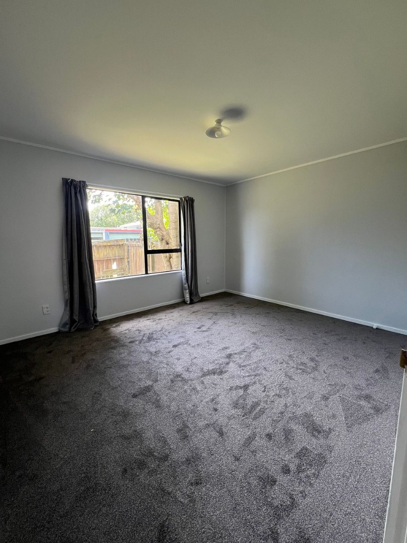 Sunny & Renovated 2-Bedroom Home – Private Backyard in Papakura photo