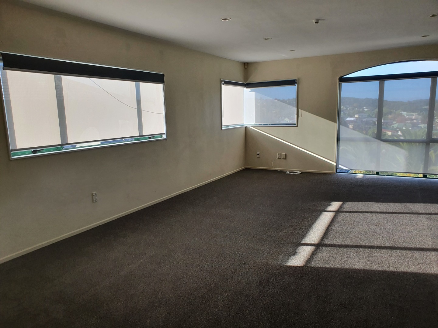 Manukau Heights - 4 brm, 2 bathroom photo