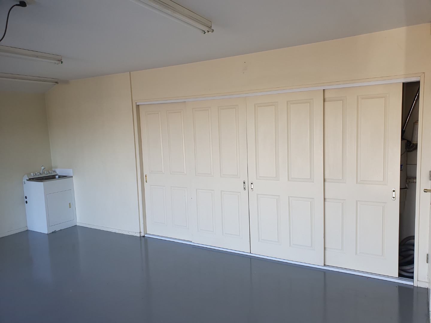 Manukau Heights - 4 brm, 2 bathroom photo