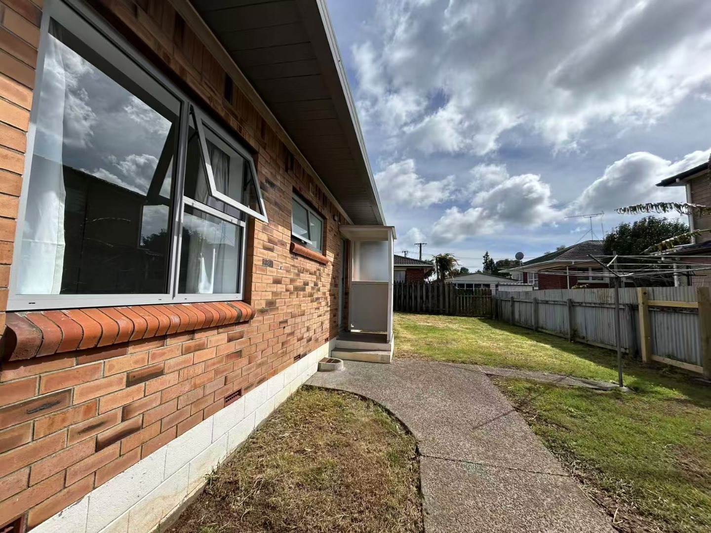Newly Renovated – Prime Location near Sylvia Park photo