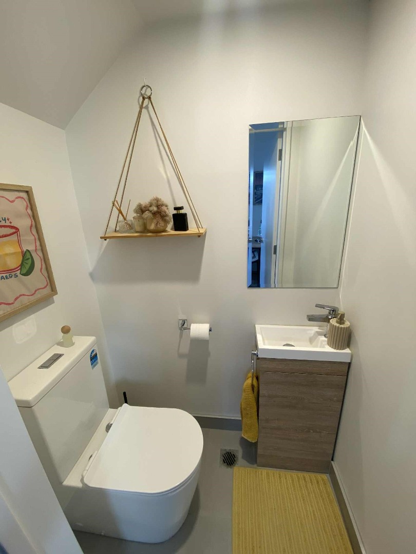 Stylish 3-Bedroom 2.5 bathroom plus a study in Prime Westgate Location photo