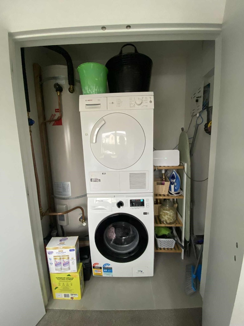 Stylish 3-Bedroom 2.5 bathroom plus a study in Prime Westgate Location photo