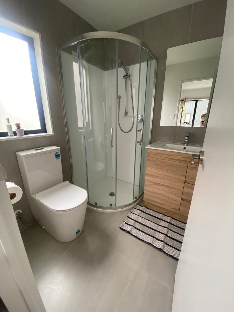 Stylish 3-Bedroom 2.5 bathroom plus a study in Prime Westgate Location photo