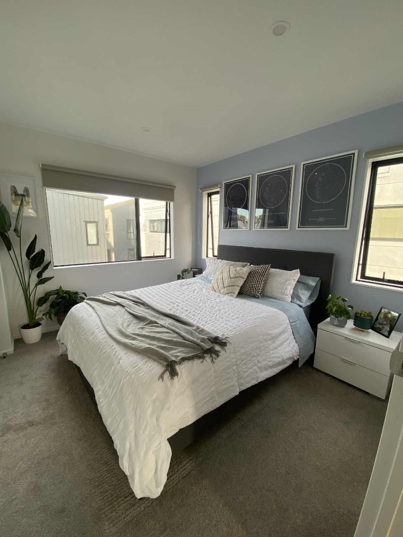 Stylish 3-Bedroom 2.5 bathroom plus a study in Prime Westgate Location photo