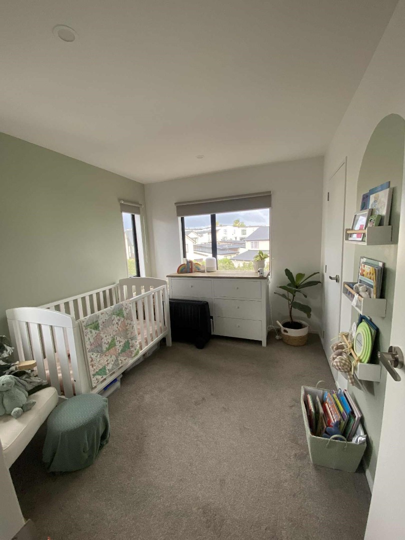 Stylish 3-Bedroom 2.5 bathroom plus a study in Prime Westgate Location photo