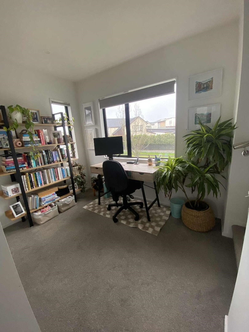Stylish 3-Bedroom 2.5 bathroom plus a study in Prime Westgate Location photo