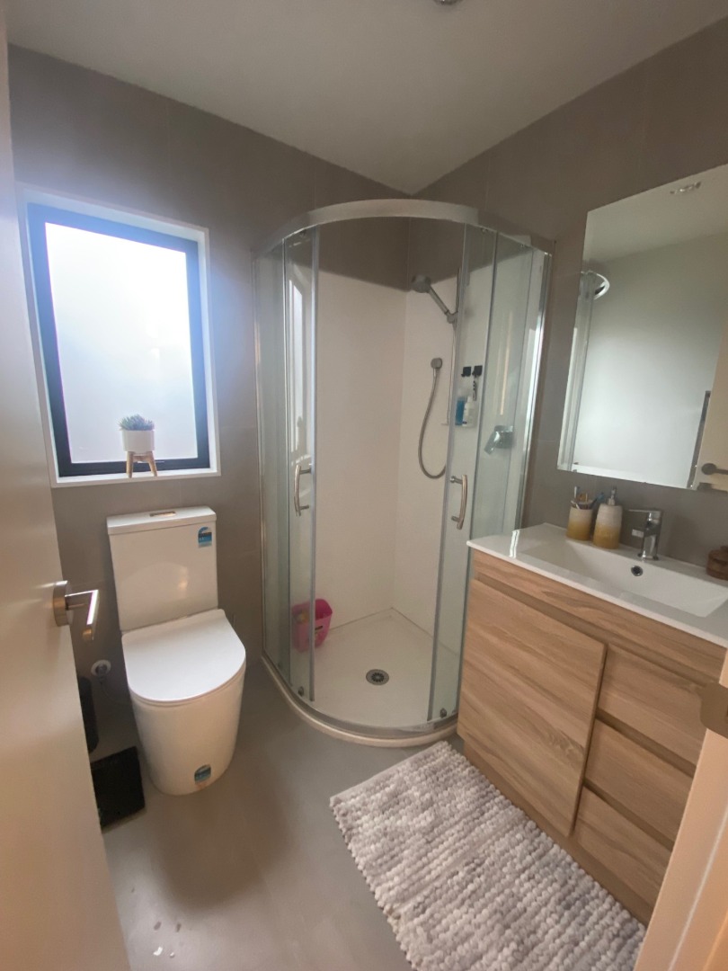 Stylish 3-Bedroom 2.5 bathroom plus a study in Prime Westgate Location photo