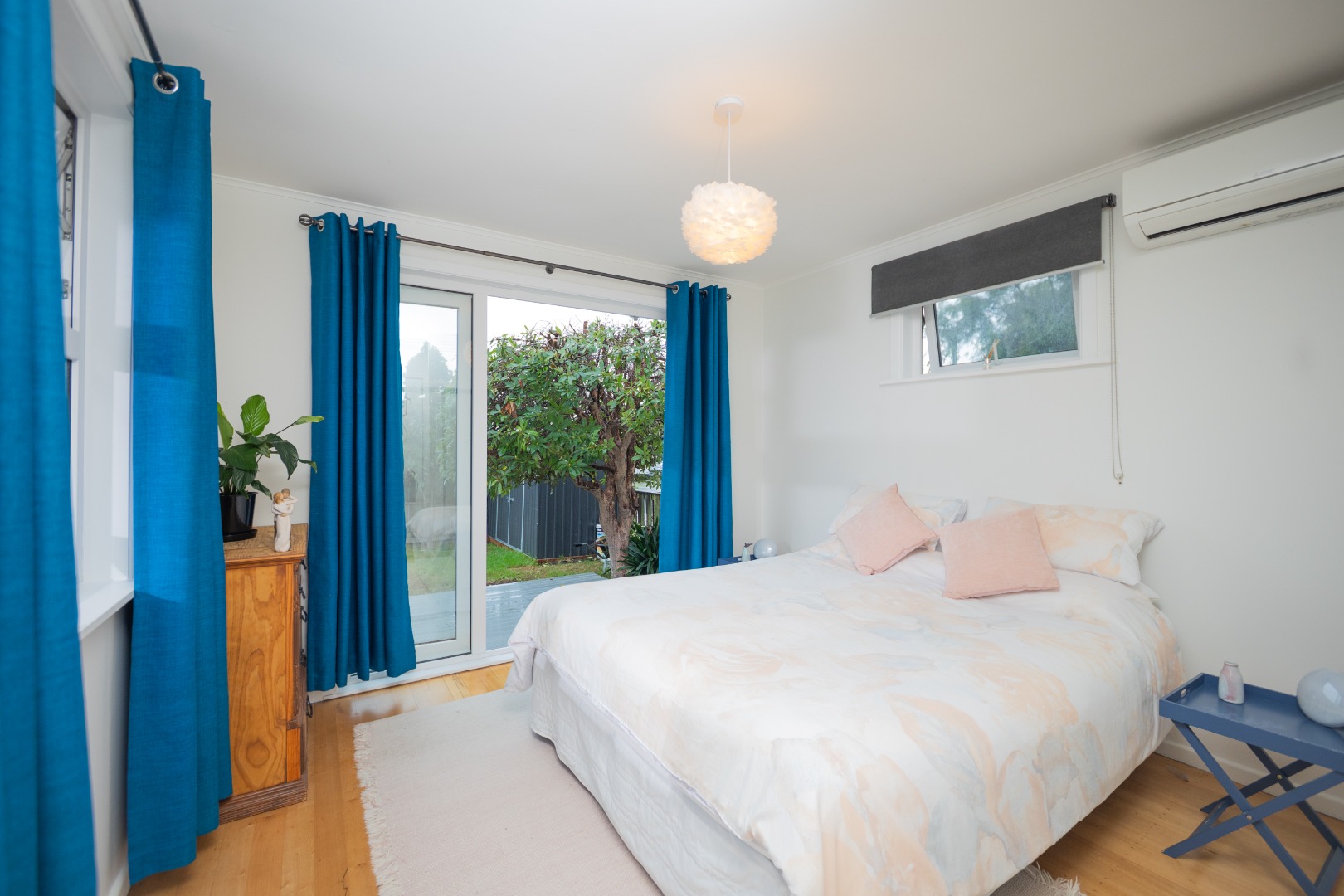Sunny beautifully renovated 3 bedroom family home photo