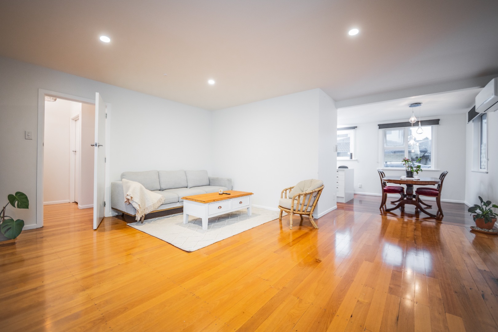 Sunny beautifully renovated 3 bedroom family home photo