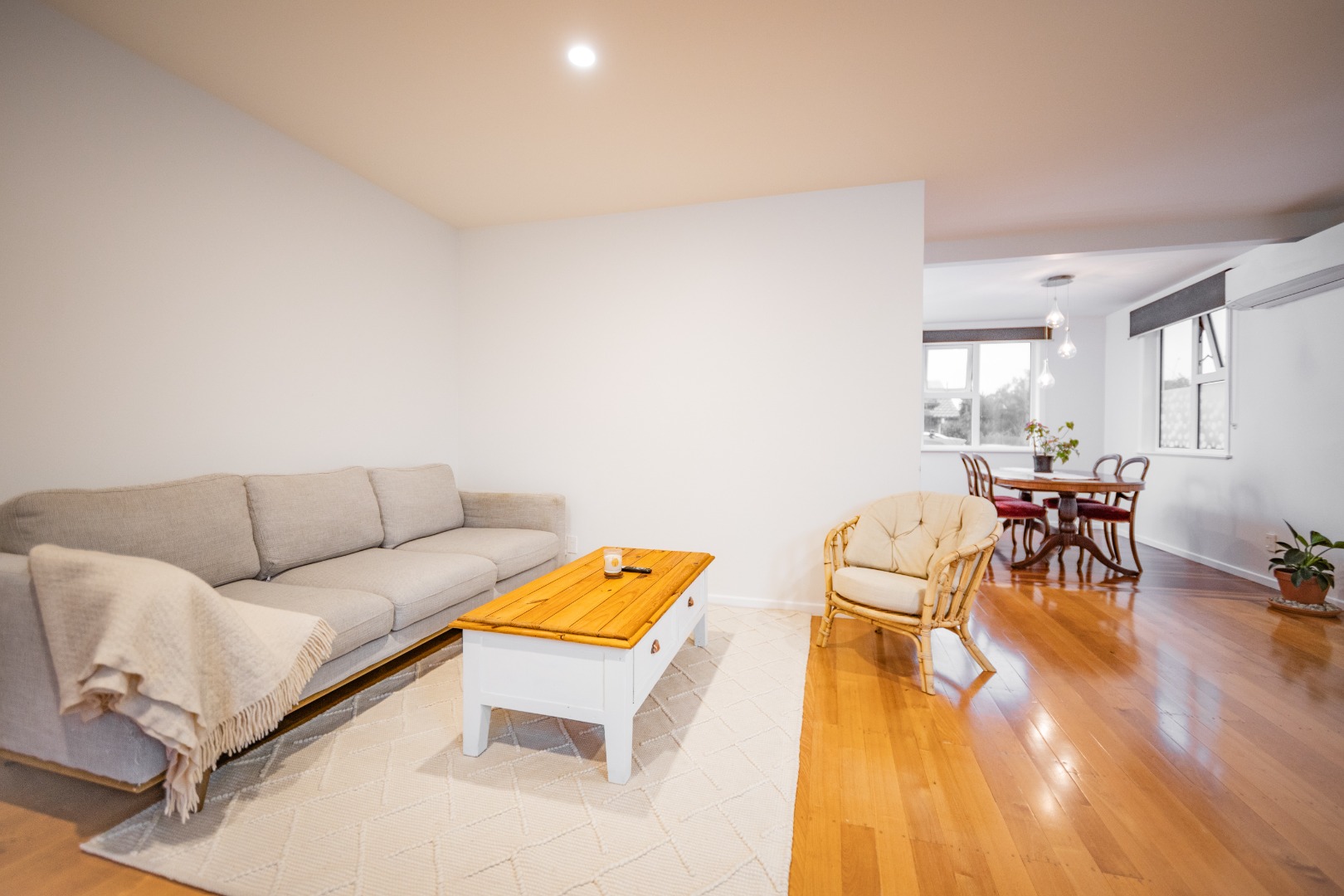 Sunny beautifully renovated 3 bedroom family home photo