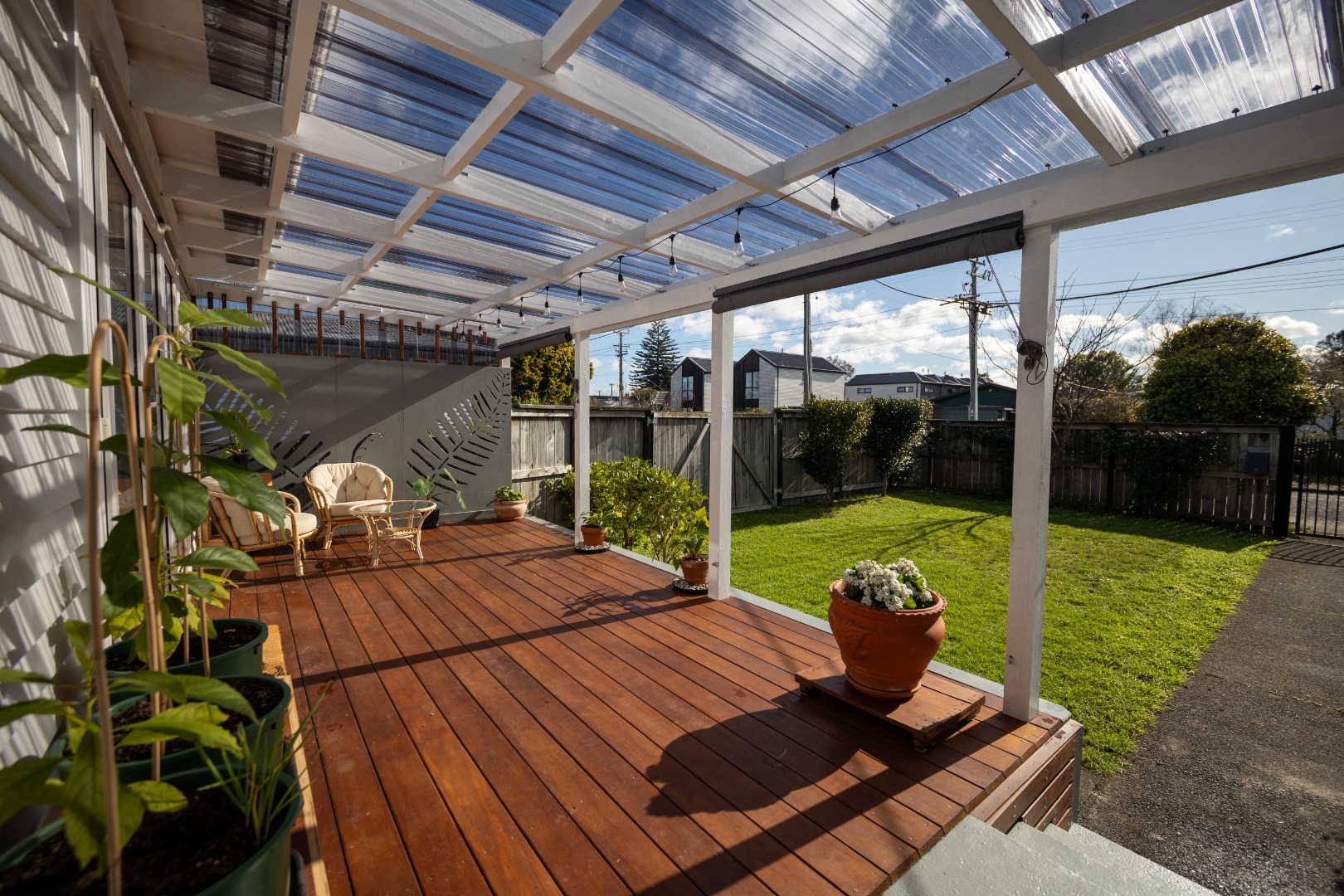 Sunny beautifully renovated 3 bedroom family home photo
