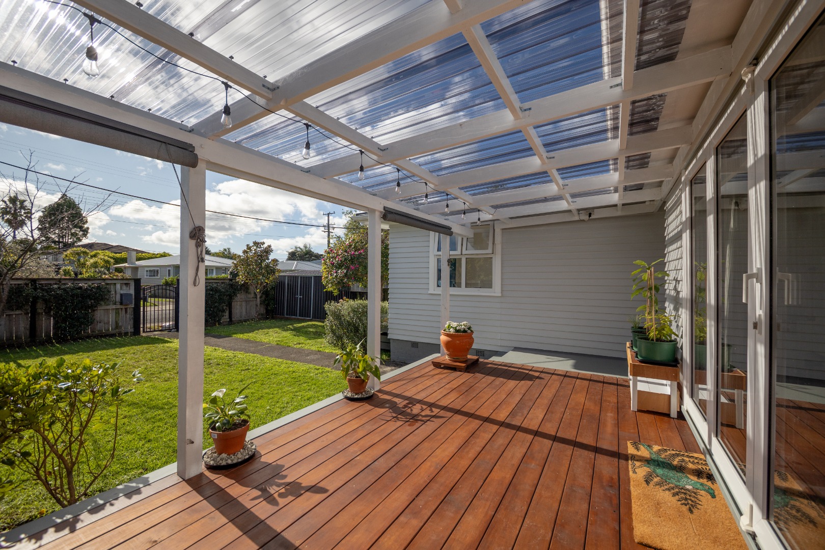 Sunny beautifully renovated 3 bedroom family home photo