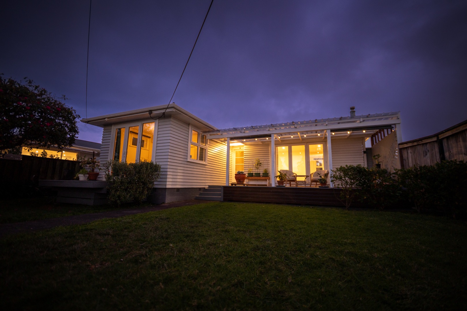 Sunny beautifully renovated 3 bedroom family home photo