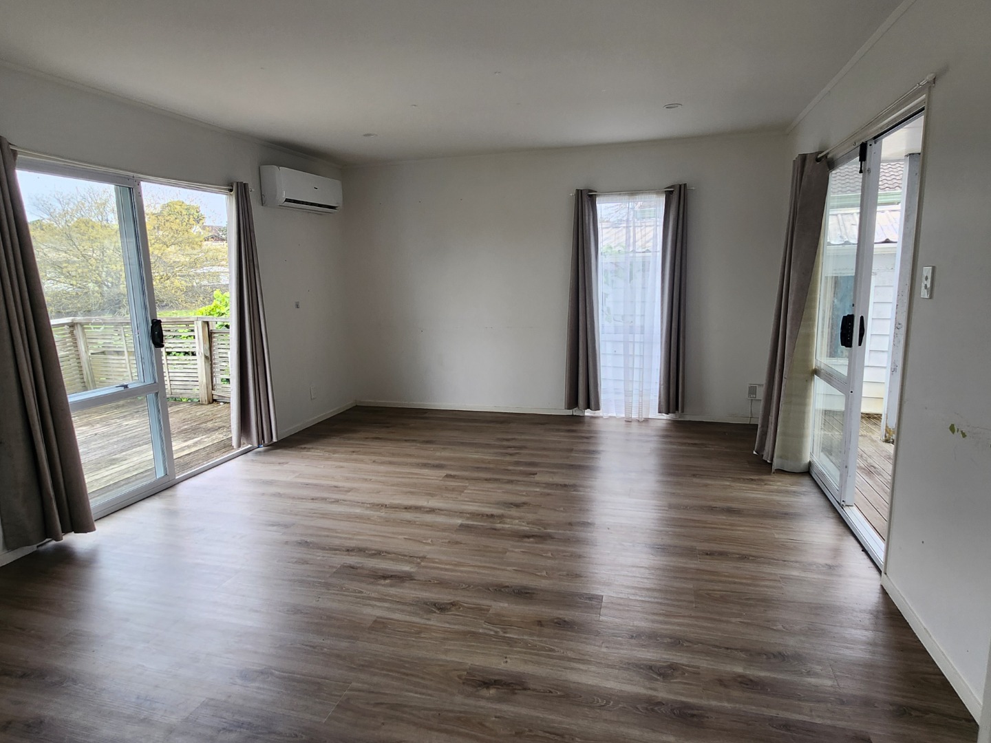 Weymouth - 3 Bedroom Home With Spacious Section photo