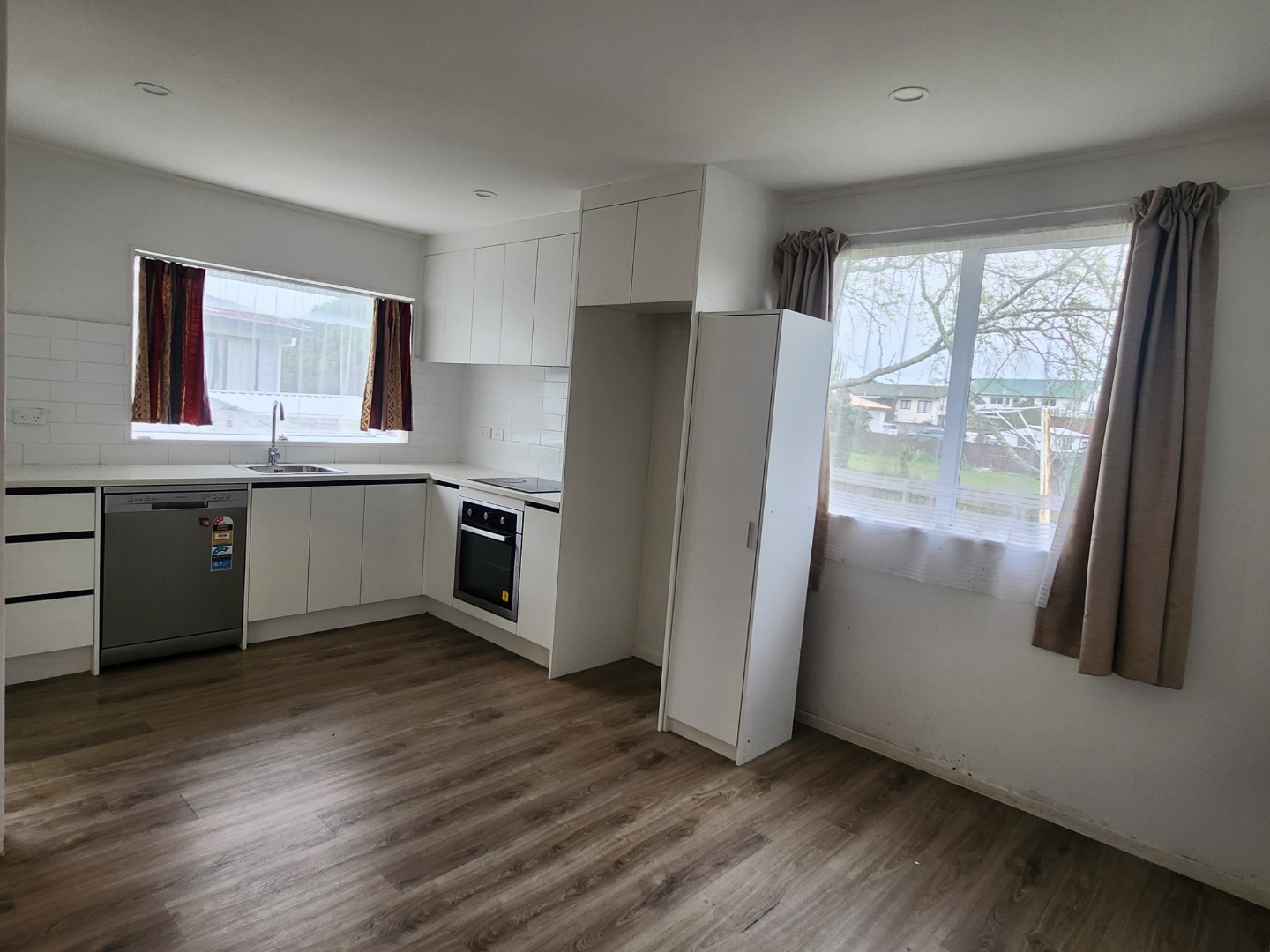 Weymouth - 3 Bedroom Home With Spacious Section photo