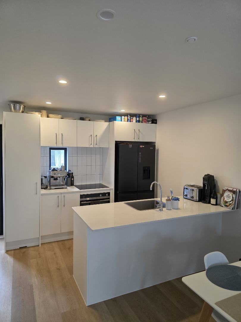 Sunny 2 Bedroom 2 Bathroom with one parking space near new family home photo