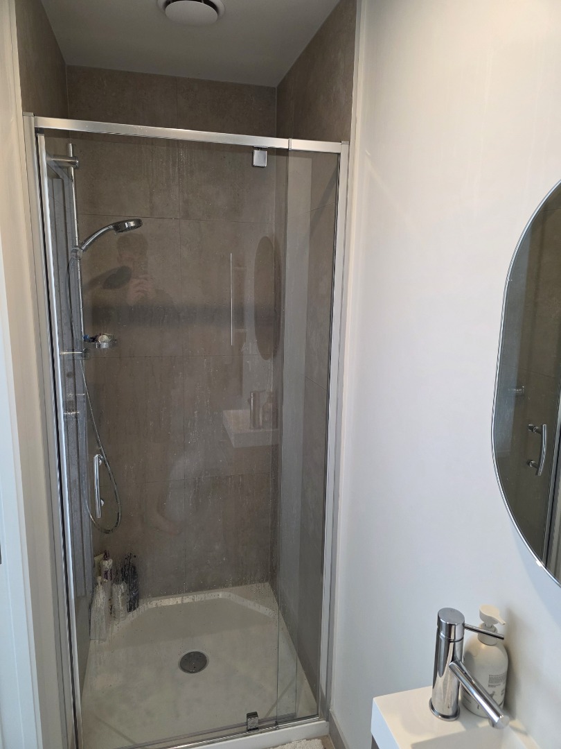 Sunny 2 Bedroom 2 Bathroom with one parking space near new family home photo