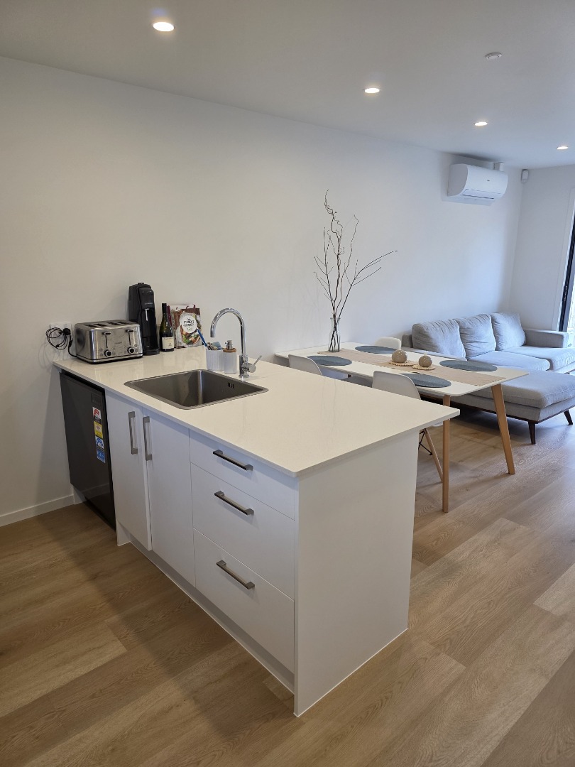 Sunny 2 Bedroom 2 Bathroom with one parking space near new family home photo