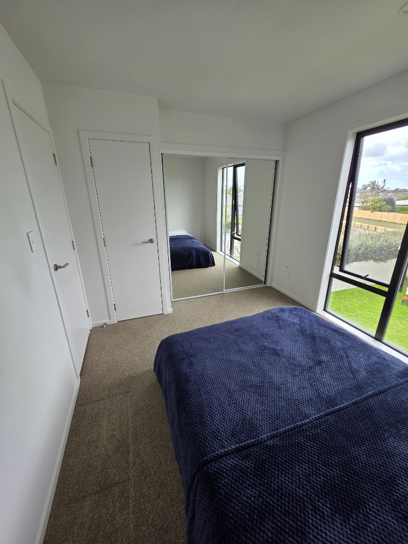 Sunny 2 Bedroom 2 Bathroom with one parking space near new family home photo