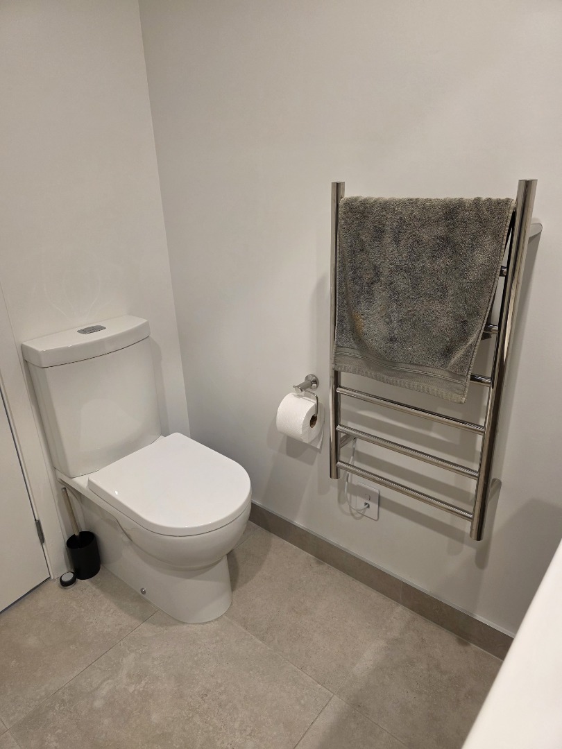 Sunny 2 Bedroom 2 Bathroom with one parking space near new family home photo