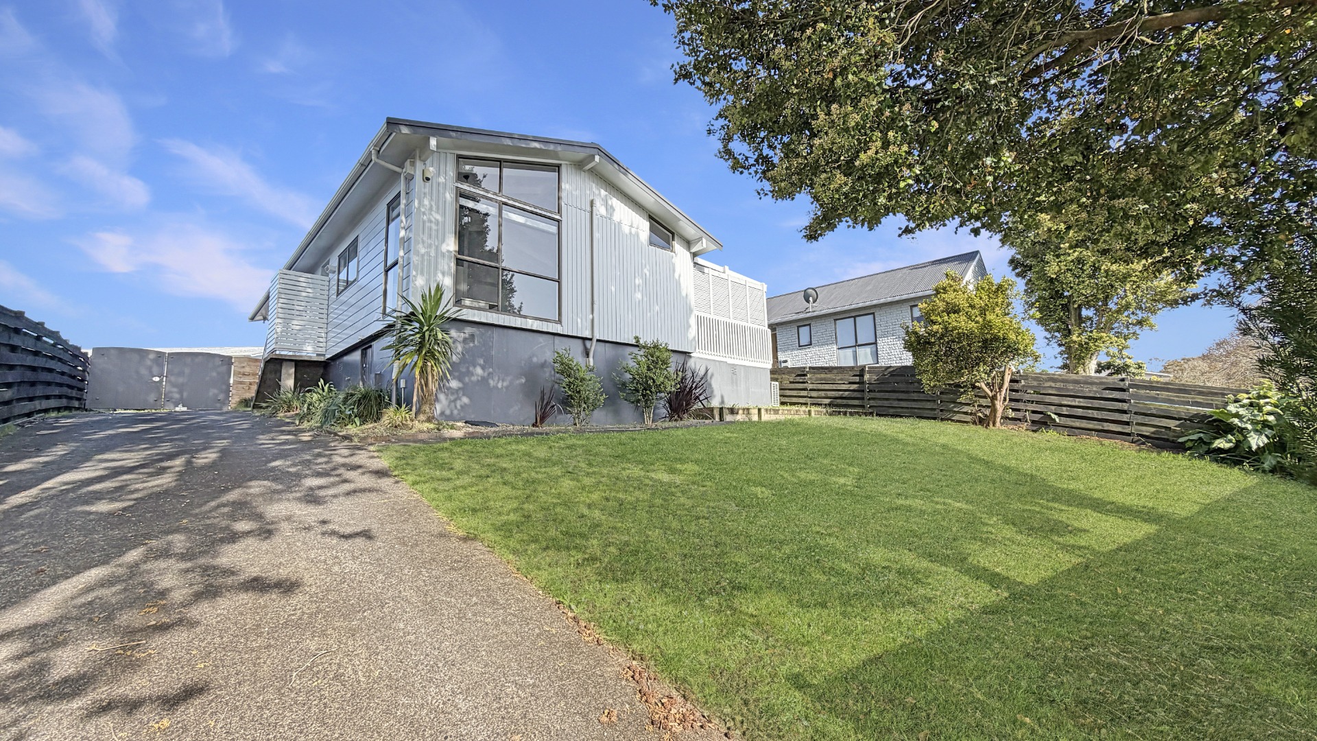 RANDWICK PARK - 3Brm + Rec room + Office + Covered Deck/BBQ area photo