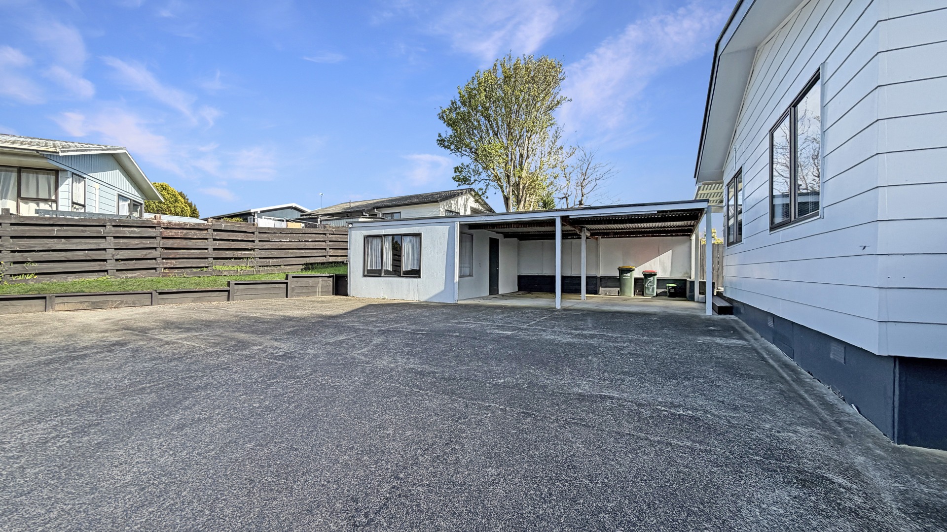 RANDWICK PARK - 3Brm + Rec room + Office + Covered Deck/BBQ area photo