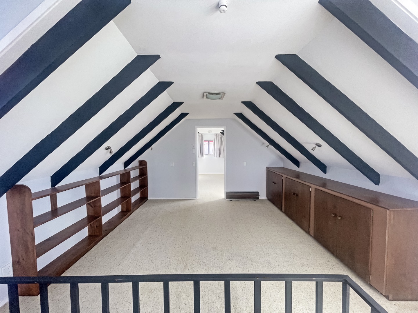 4Bed Family home + Self-Contained 1Bed  photo