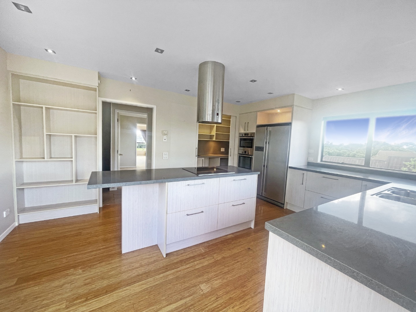 4Bed Family home + Self-Contained 1Bed  photo