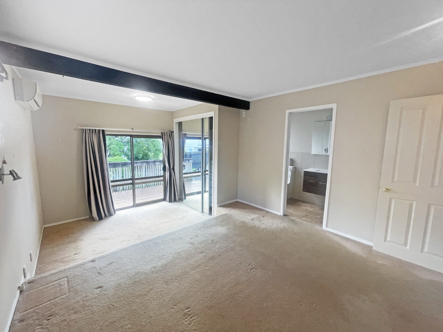 4Bed Family home + Self-Contained 1Bed  photo