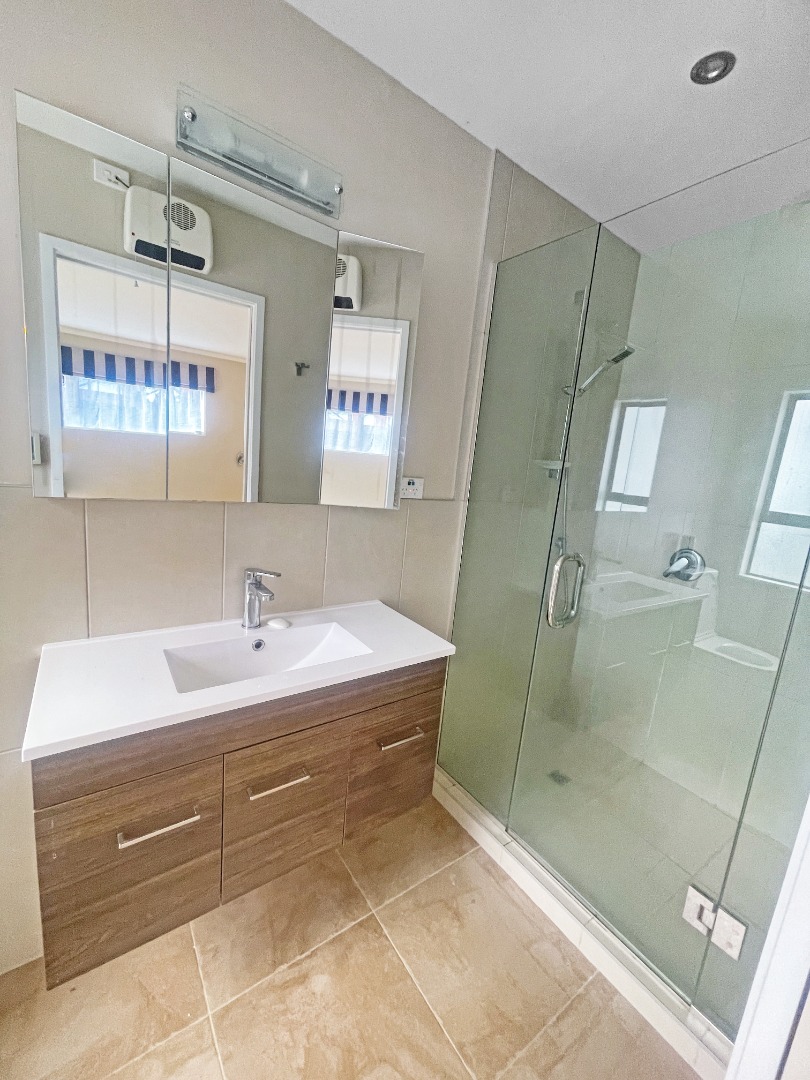 4Bed Family home + Self-Contained 1Bed  photo