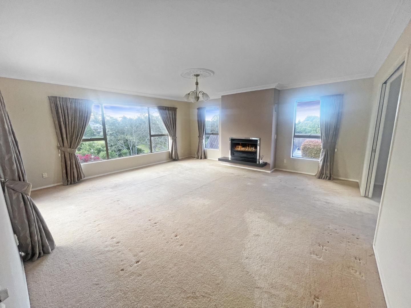 4Bed Family home + Self-Contained 1Bed  photo