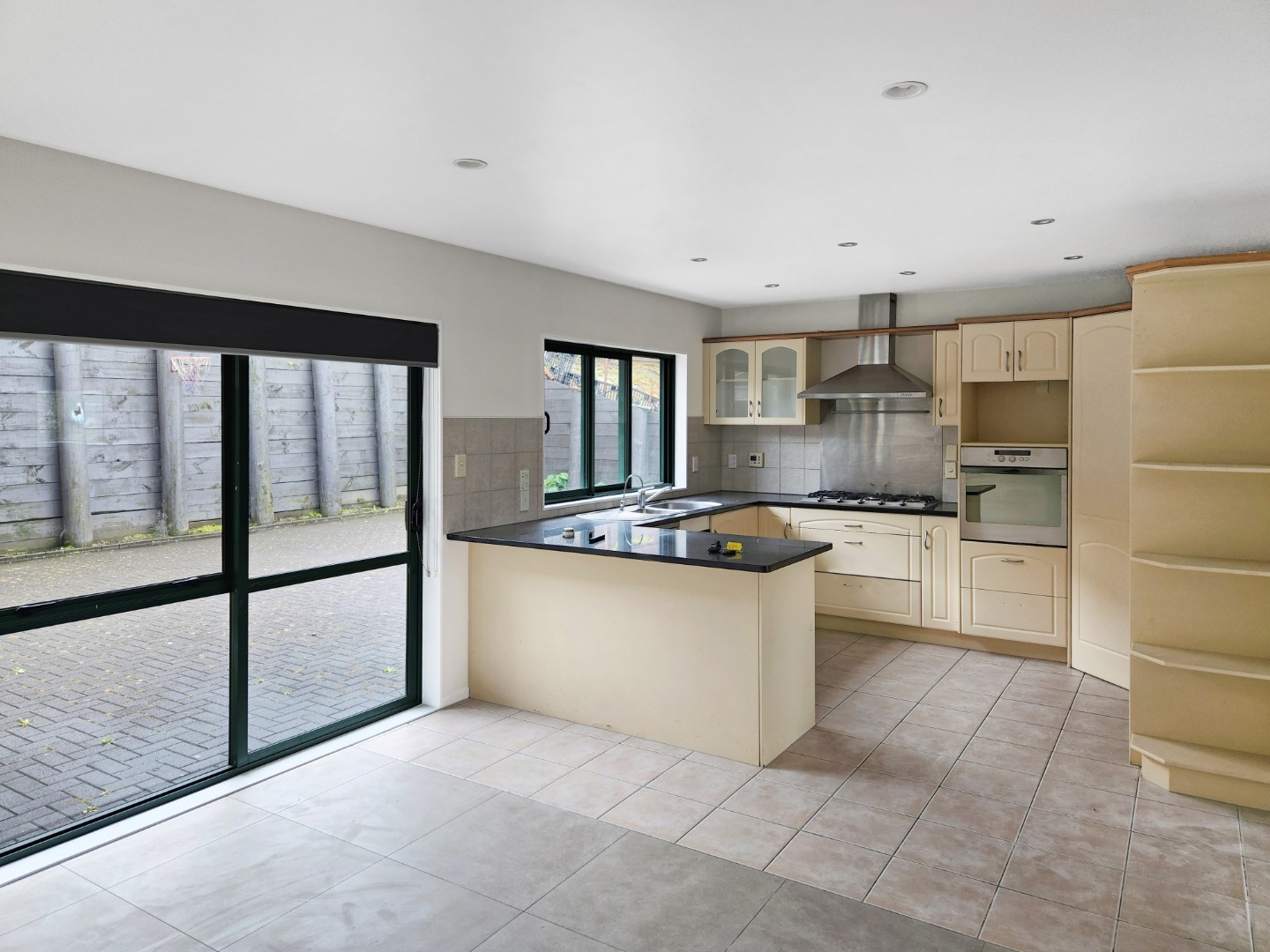 Manukau Heights - 4 brm, 2 bathroom photo