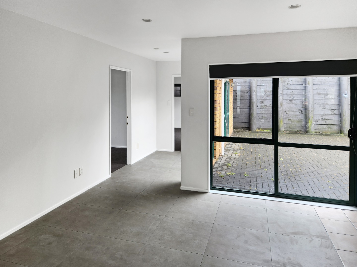 Manukau Heights - 4 brm, 2 bathroom photo