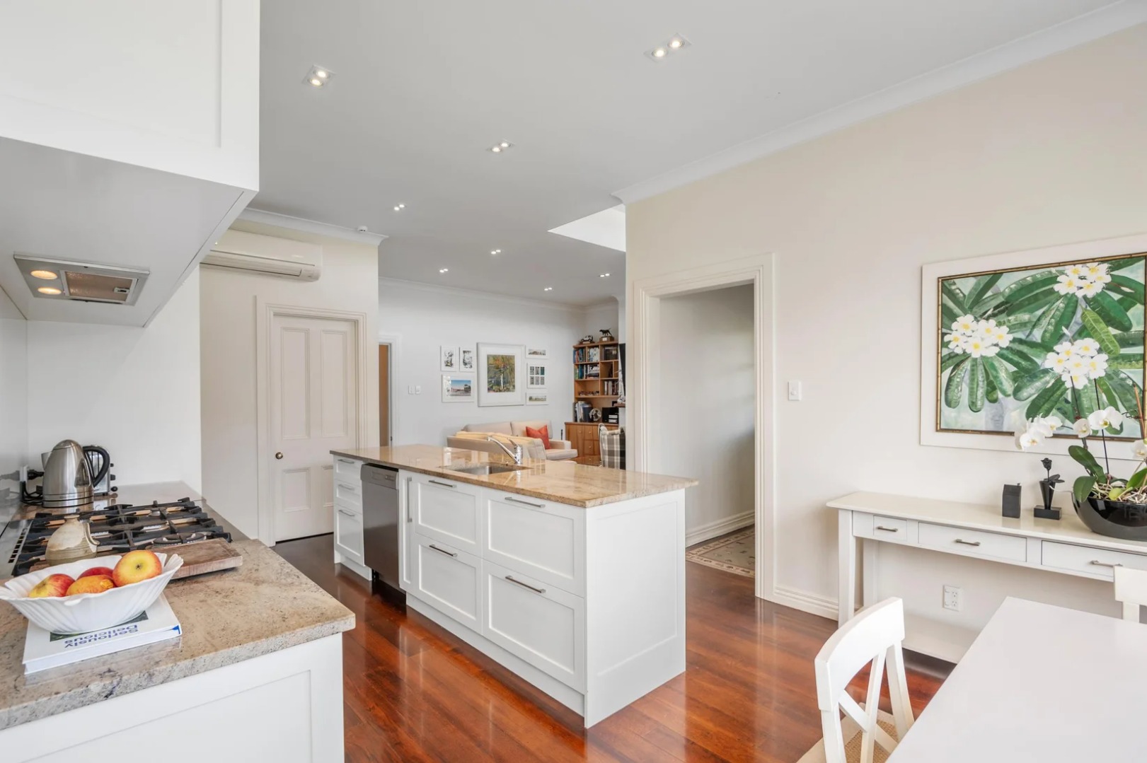 REMUERA - 4 Bedrooms Big House  photo