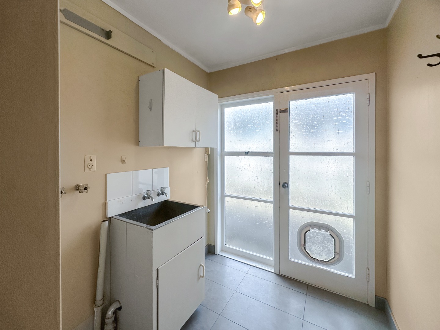 Charming 3-Bedroom Family Home for Lease in Farm Cove photo