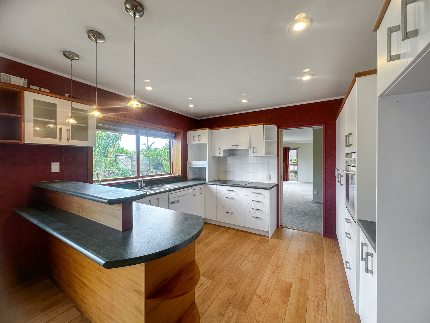 Charming 3-Bedroom Family Home for Lease in Farm Cove photo