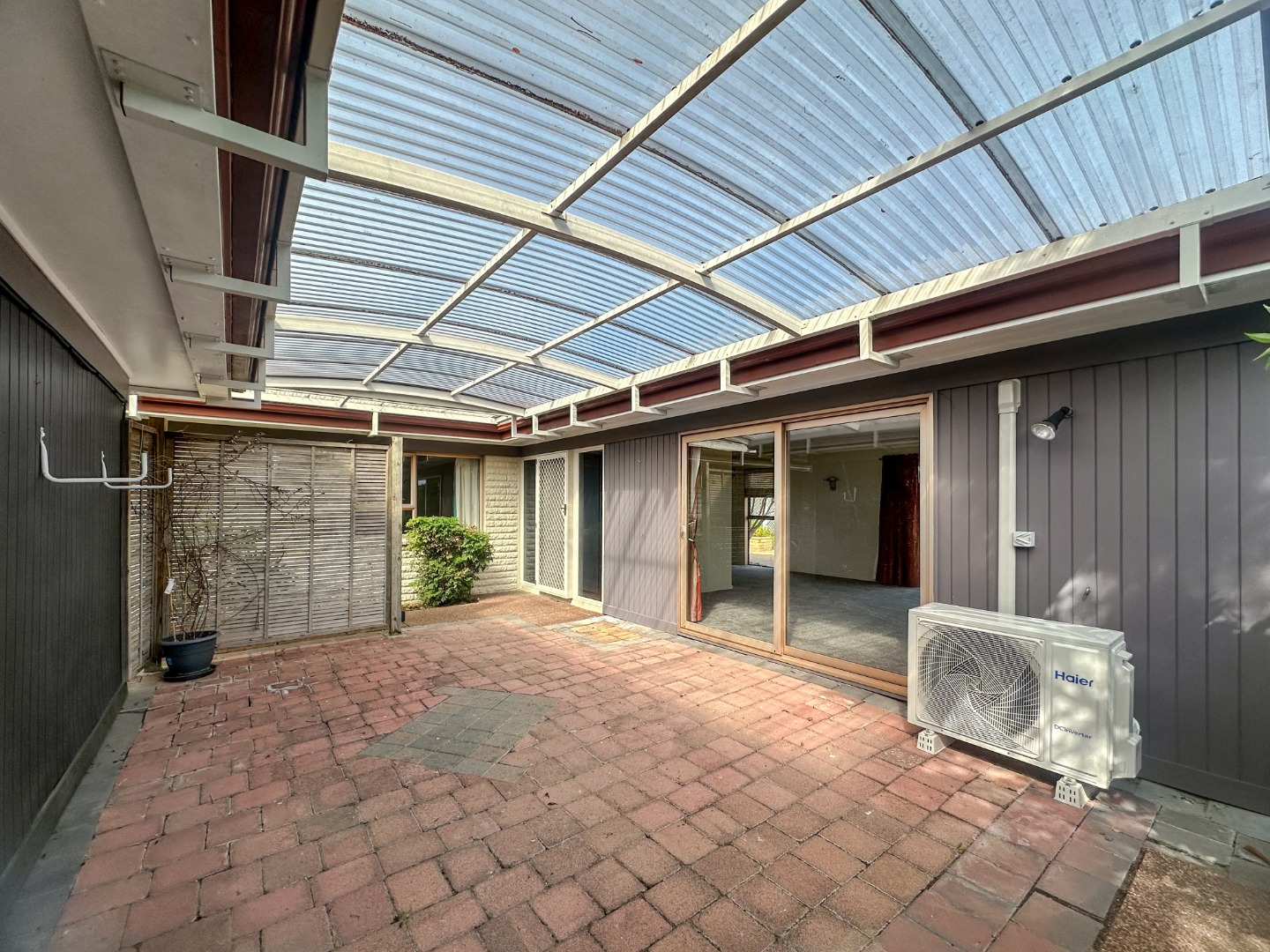 Charming 3-Bedroom Family Home for Lease in Farm Cove photo