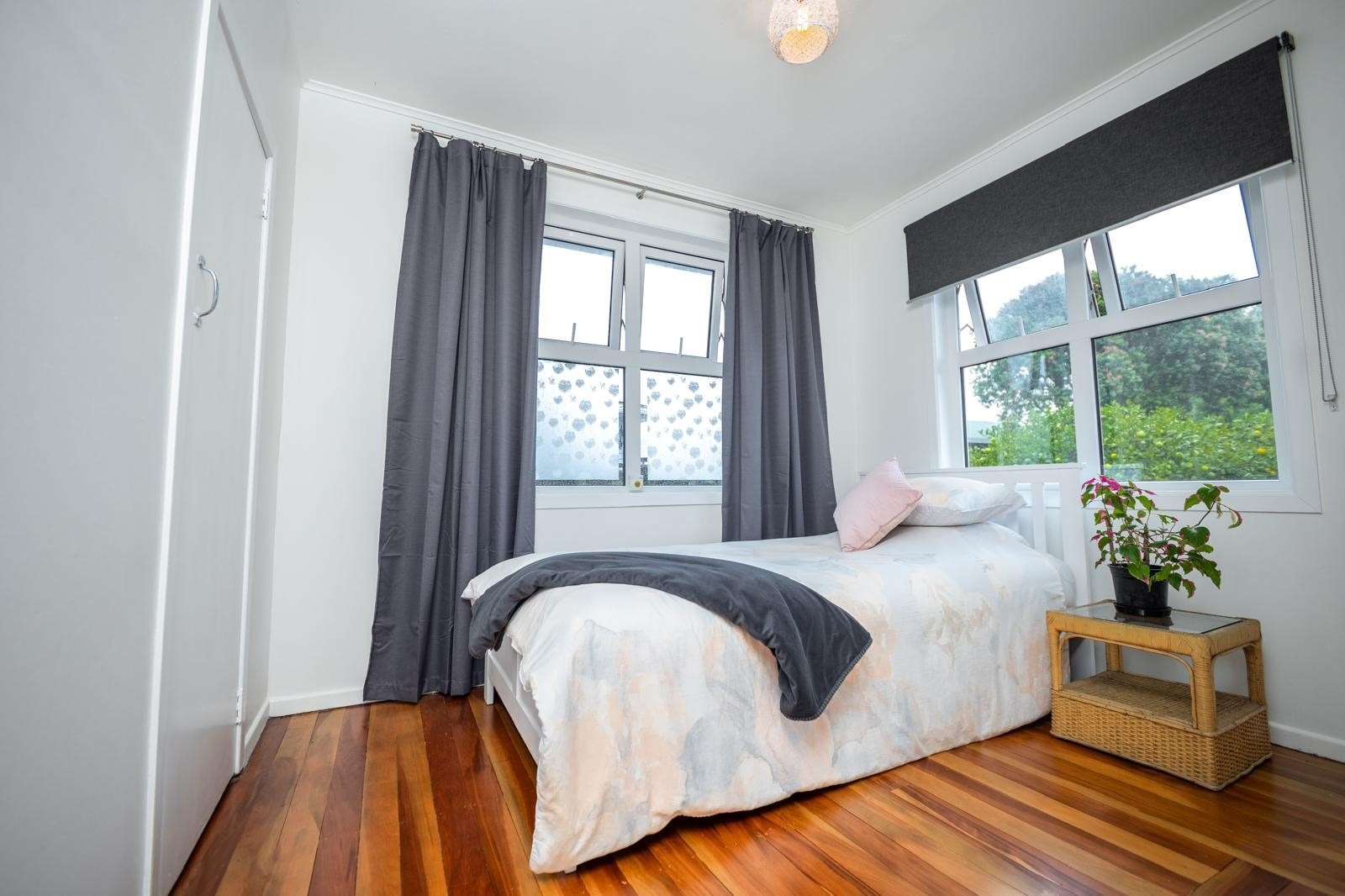 Sunny beautifully renovated 3 bedroom family home photo