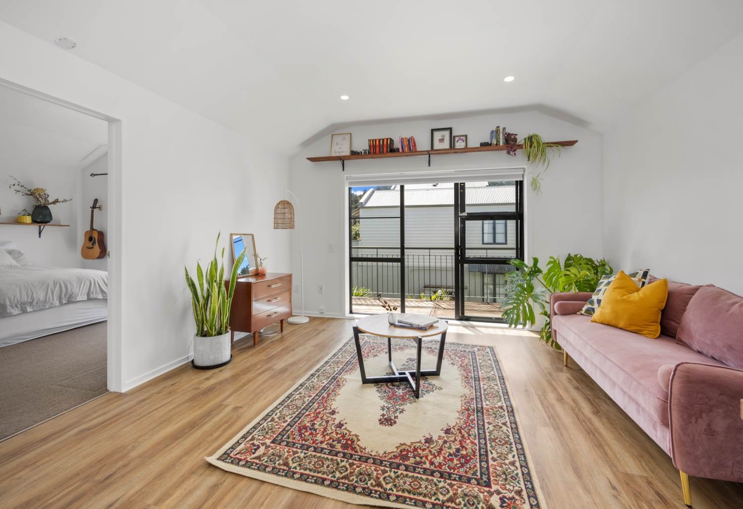 ALBANY - One Bedroom Apartment Opposite Pinehurst School! photo