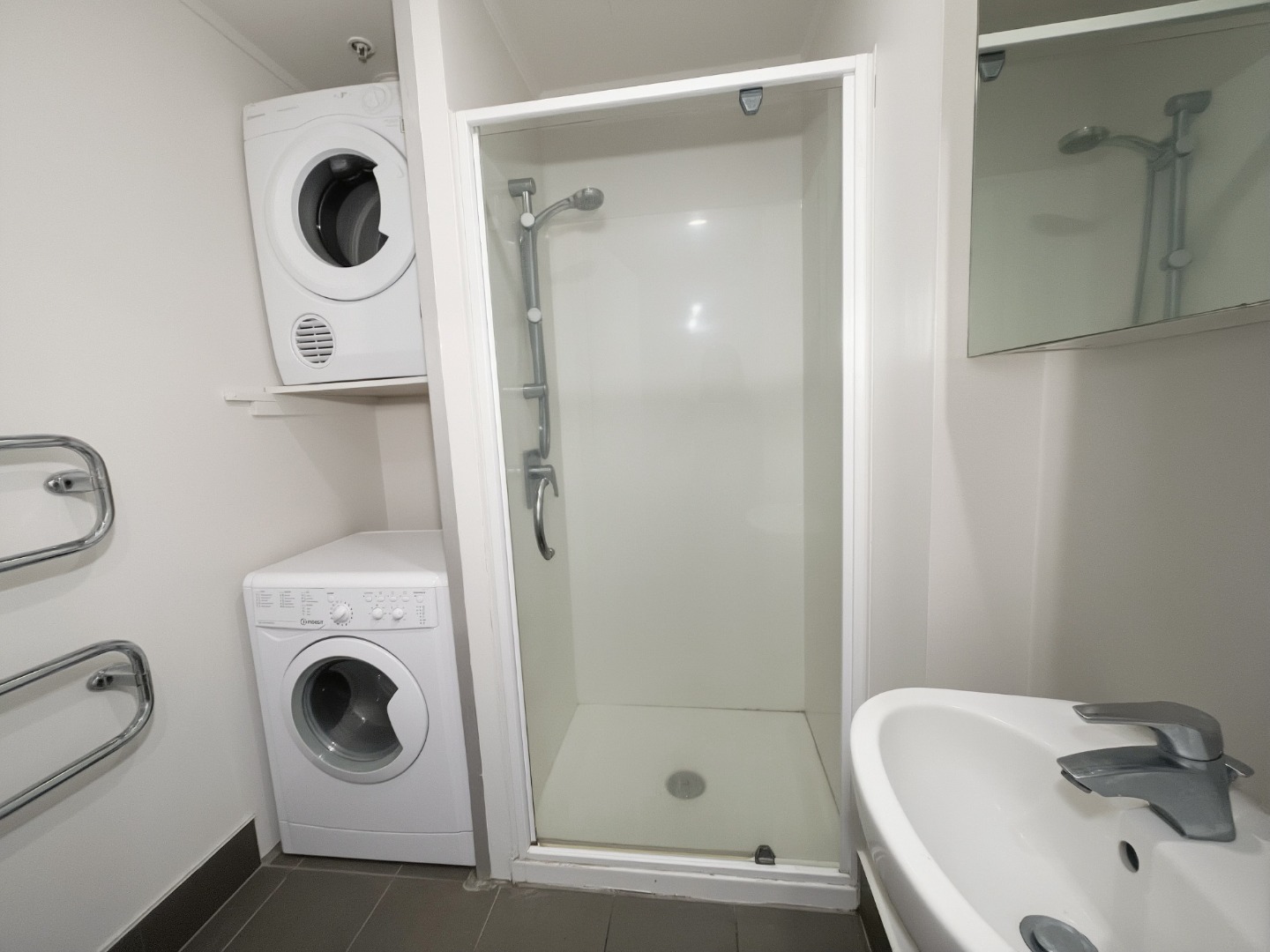 Cozy two bedroom apartment in The Altitude photo