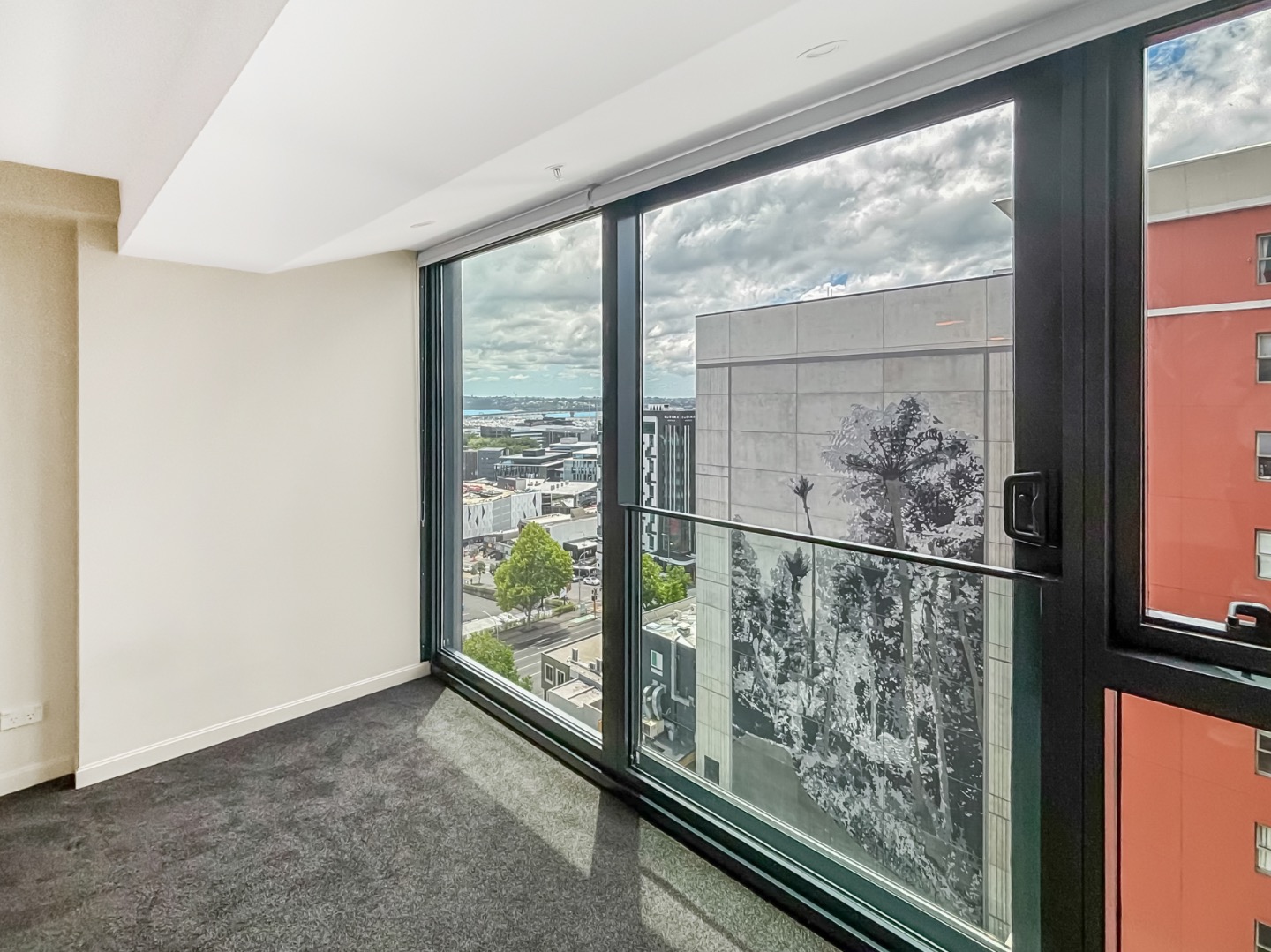 CITY CENTRE, 1 Bed + 1 Car park photo