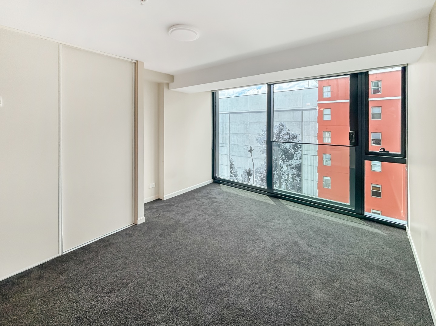 CITY CENTRE, 1 Bed + 1 Car park photo